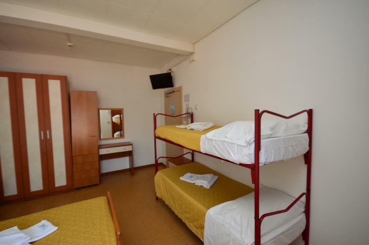 Hotel Moroni Римини Экстерьер фото